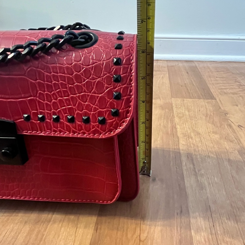 Badgley Mischka Red Croc-Embossed Chain Strap Bag - Picture 13 of 15